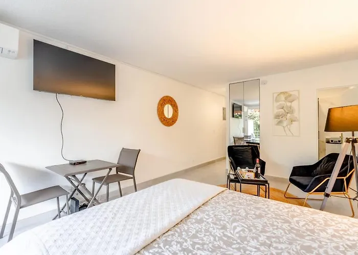 Petit Eden L Balcony & Peaceful L Shellter * Saint-Tropez